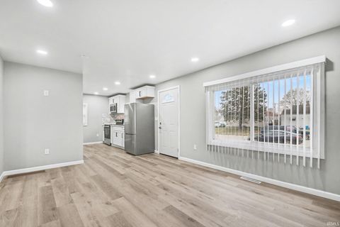 Tiny photo for 2105 S Taylor Street, South Bend, IN 46613 (MLS # 202609686)