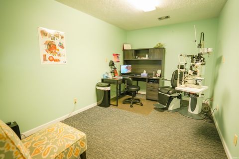 Tiny photo for 506 S Country Lane, Monticello, IN 47960 (MLS # 202546491)