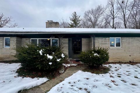 Photo of 7445 N Clinton Street, Fort Wayne, IN 46825 (MLS # 202548789)