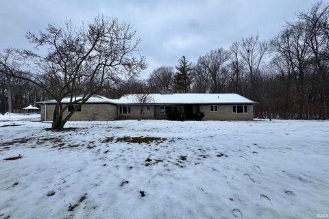 Tiny photo for 7445 N Clinton Street, Fort Wayne, IN 46825 (MLS # 202548789)