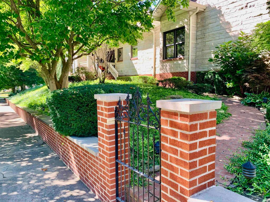 Photo of 1111 Washington Street, Covington, IN 47932 (MLS # 202536477)