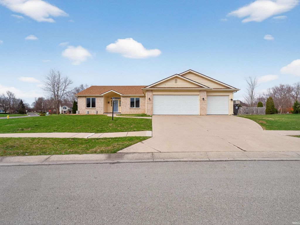 Photo of 11203 Glenbarr Drive, Fort Wayne, IN 46818 (MLS # 202610144)