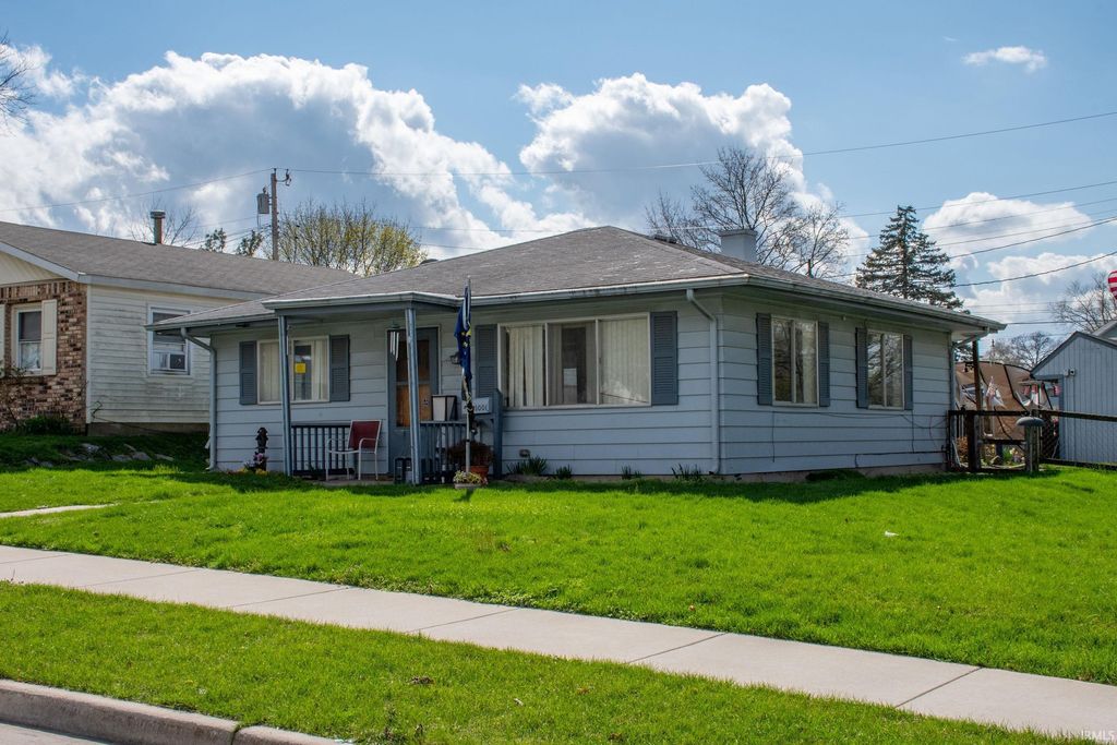 Photo of 1001 Hubbard Avenue, Mishawaka, IN 46544 (MLS # 202612369)