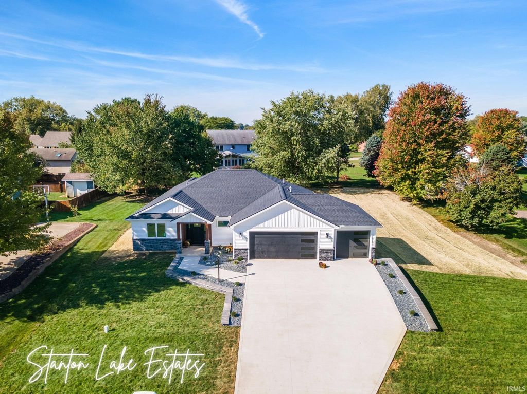Photo of 4085 E Oldfield Drive, Leesburg, IN 46538 (MLS # 202544348)