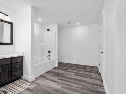 Tiny photo for 4085 E Oldfield Drive, Leesburg, IN 46538 (MLS # 202544348)