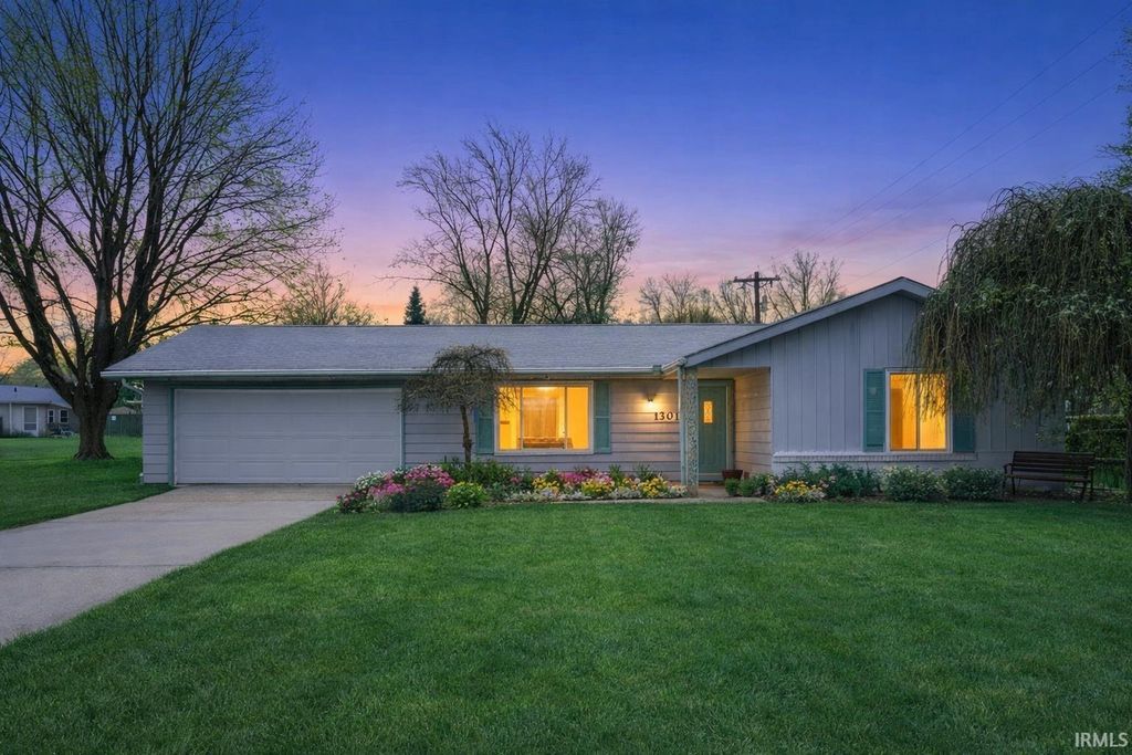 Photo of 1301 Superior Drive, Auburn, IN 46706 (MLS # 202607104)