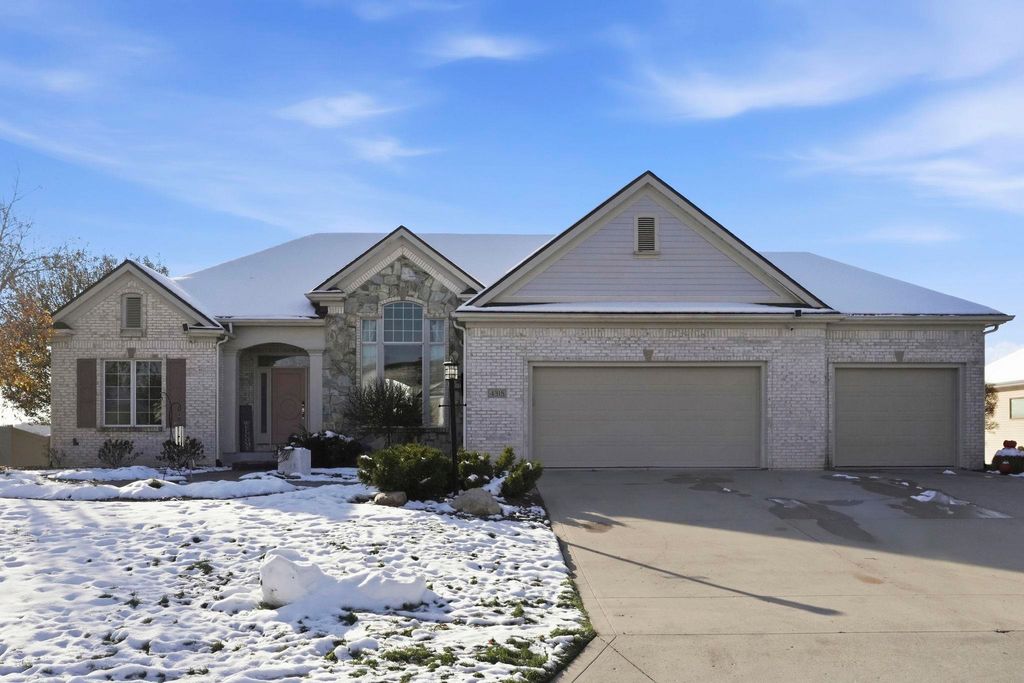 Photo of 4318 Hatcher Pass, Fort Wayne, IN 46845 (MLS # 202545934)