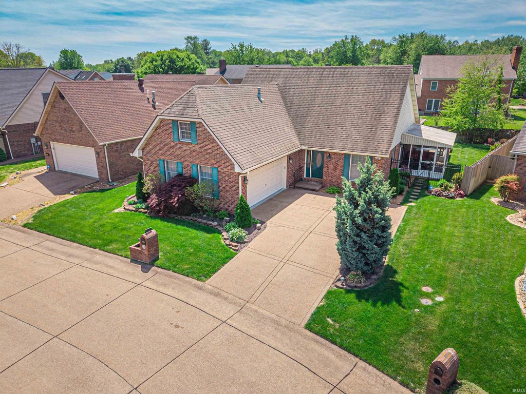 Photo of 6009 E Walnut Street, Evansville, IN 47715 (MLS # 202614260)