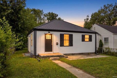 Tiny photo for 619 W Jackson Street, Kokomo, IN 46901 (MLS # 202629515)