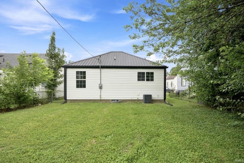 Tiny photo for 619 W Jackson Street, Kokomo, IN 46901 (MLS # 202629515)
