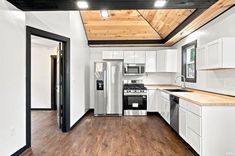 Tiny photo for 619 W Jackson Street, Kokomo, IN 46901 (MLS # 202629515)
