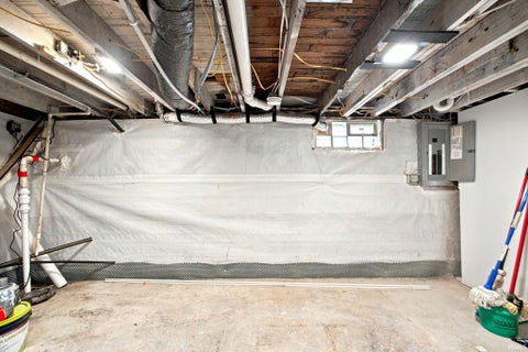 Tiny photo for 619 W Jackson Street, Kokomo, IN 46901 (MLS # 202629515)
