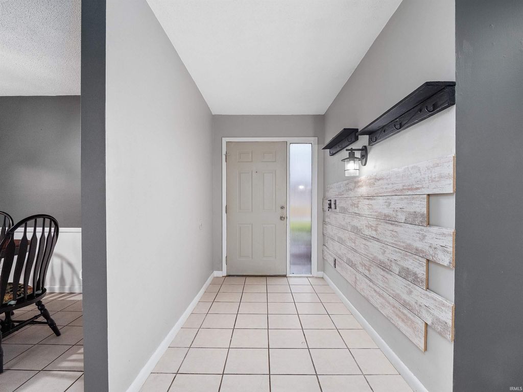 Photo of 2103 Skyhawk Drive, Fort Wayne, IN 46815 (MLS # 202547473)