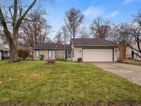 Photo of 2103 Skyhawk Drive, Fort Wayne, IN 46815 (MLS # 202547473)
