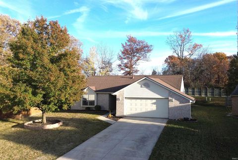 Photo of 3820 Kingsbrook Way, Fort Wayne, IN 46818 (MLS # 202545201)