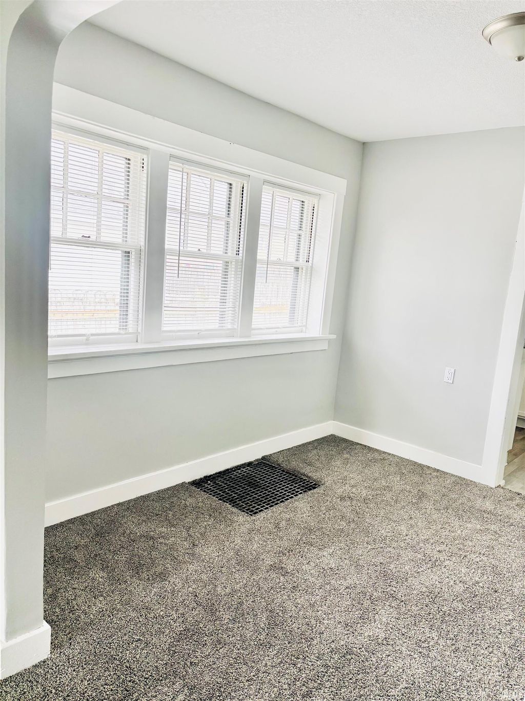 Photo of 1120 W 4Th Street, Fort Wayne, IN 46808 (MLS # 202611007)