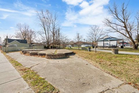 Tiny photo for 1215 W Jefferson St, Kokomo, IN 46901 (MLS # 202548090)