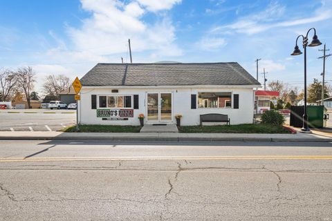 Tiny photo for 1215 W Jefferson St, Kokomo, IN 46901 (MLS # 202548090)