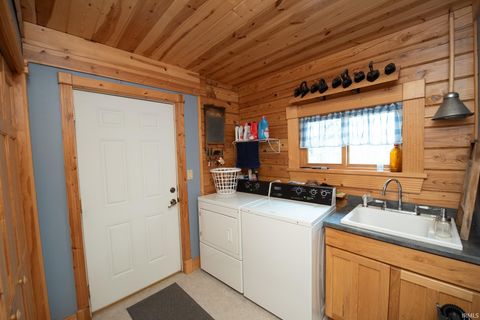 Tiny photo for 8647 N 1450 E, Royal Center, IN 46978 (MLS # 202613494)