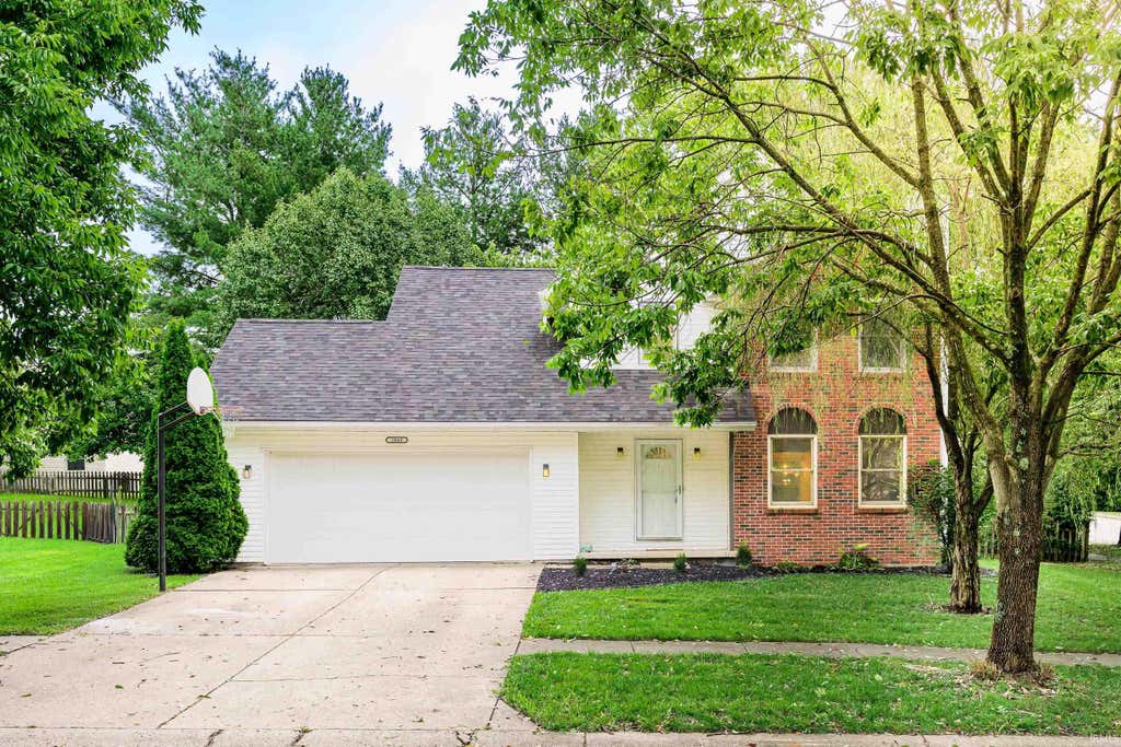Photo of 1049 S Graywell Drive, Bloomington, IN 47401 (MLS # 202634971)