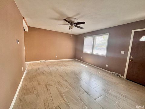 Tiny photo for 4423 E 275 N, Logansport, IN 46947 (MLS # 202531864)