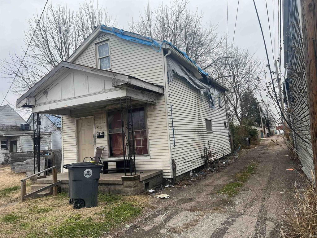 Photo of 1017 W Florida Street, Evansville, IN 47710 (MLS # 202548873)