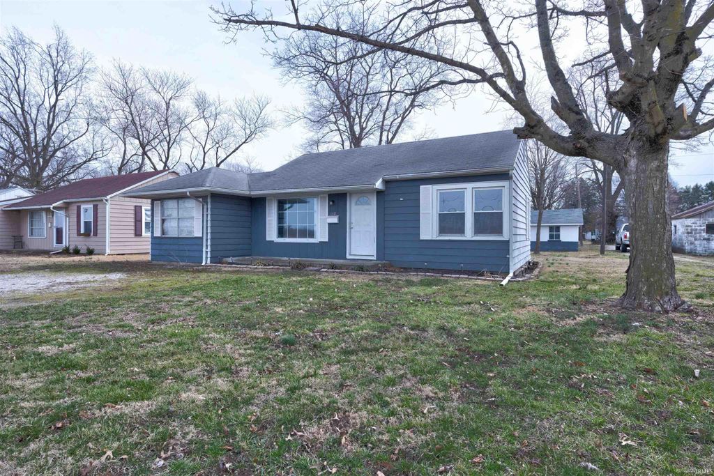 Photo of 1112 E 4Th Street, Mount Vernon, IN 47620 (MLS # 202605940)
