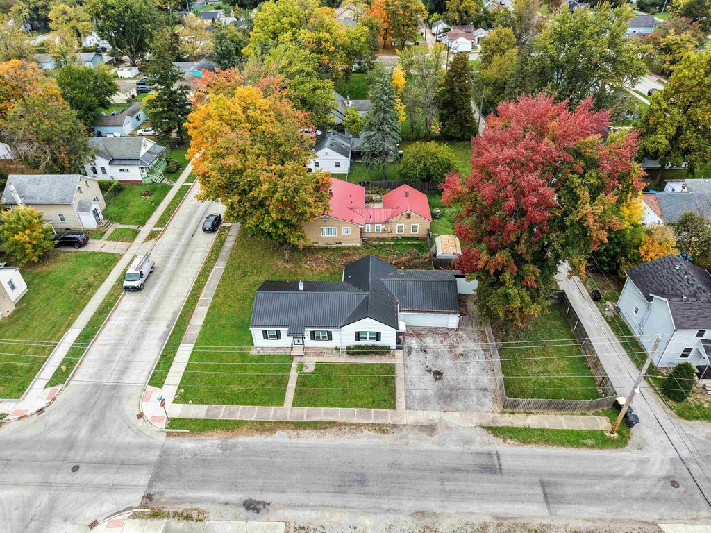 Photo of 535 E Sherwood Terrace, Fort Wayne, IN 46806 (MLS # 202643279)