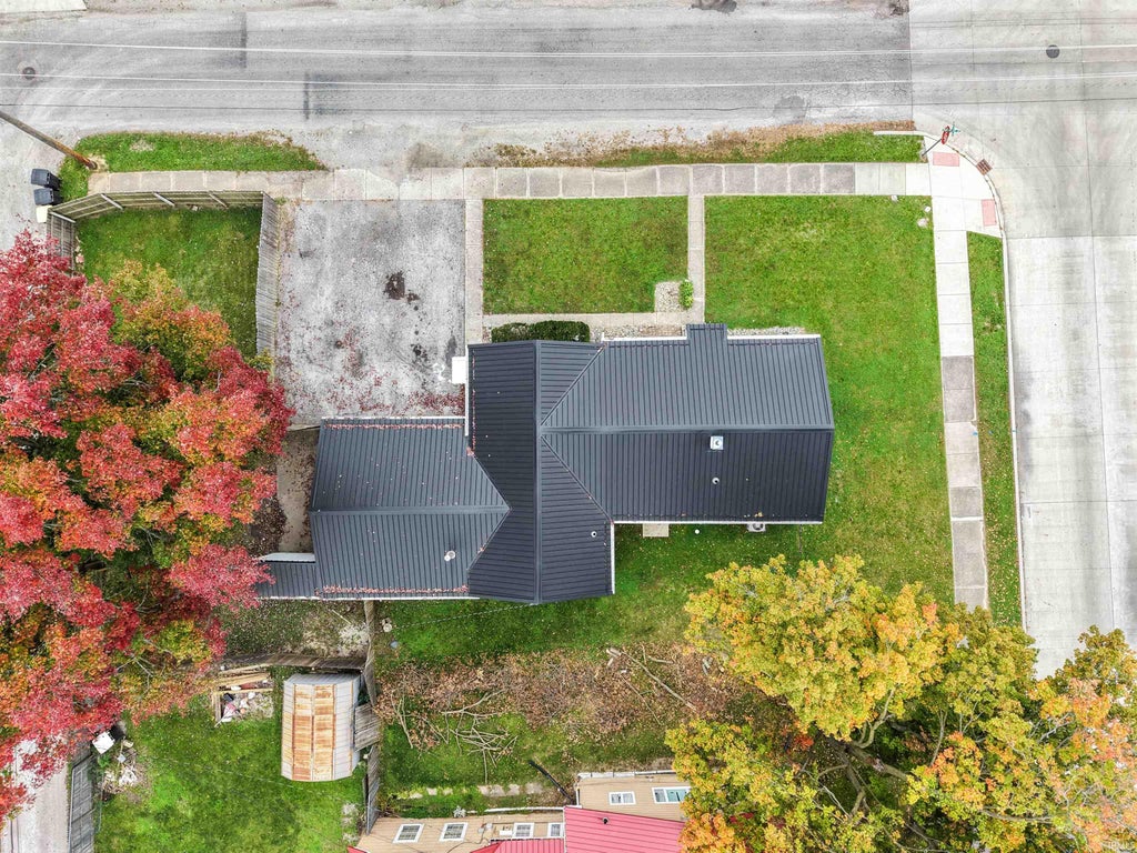 Photo of 535 E Sherwood Terrace, Fort Wayne, IN 46806 (MLS # 202643279)