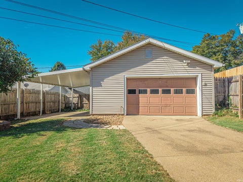 Tiny photo for 417 Dreier Boulevard, Evansville, IN 47712 (MLS # 202643720)