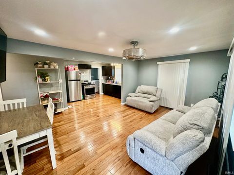 Tiny photo for 1001 E Broadway Street, Kokomo, IN 46901 (MLS # 202538338)