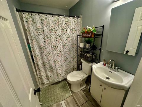 Tiny photo for 1001 E Broadway Street, Kokomo, IN 46901 (MLS # 202538338)