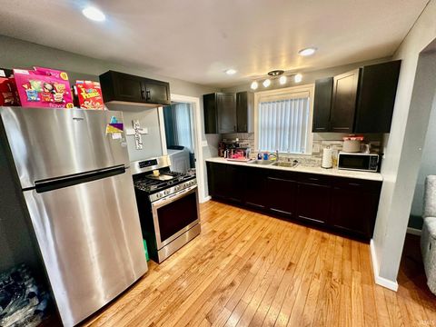 Tiny photo for 1001 E Broadway Street, Kokomo, IN 46901 (MLS # 202538338)
