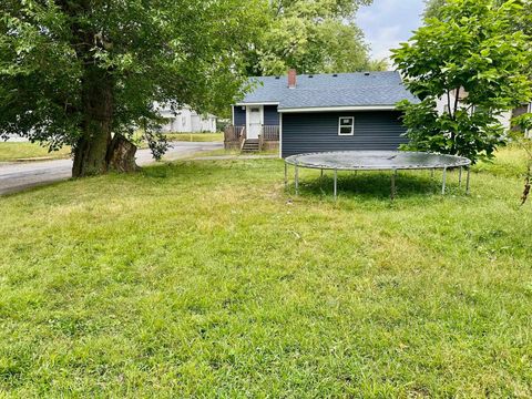 Tiny photo for 1001 E Broadway Street, Kokomo, IN 46901 (MLS # 202538338)