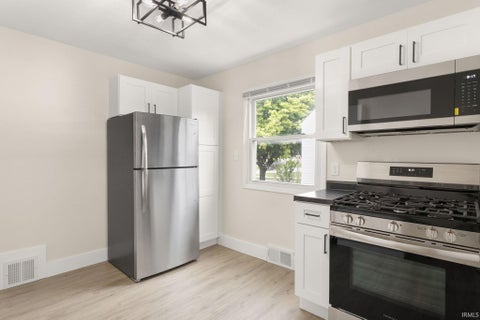 Tiny photo for 222 Village Way, South Bend, IN 46619 (MLS # 202625494)