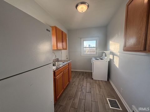 Tiny photo for 510 E Morgan Street, Kokomo, IN 46901 (MLS # 202547897)