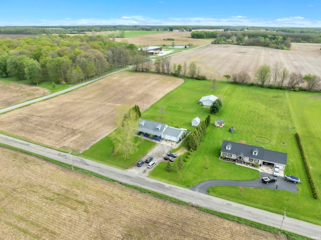 Photo of 10922 E 1000 N, Kendallville, IN 46755 (MLS # 202616441)