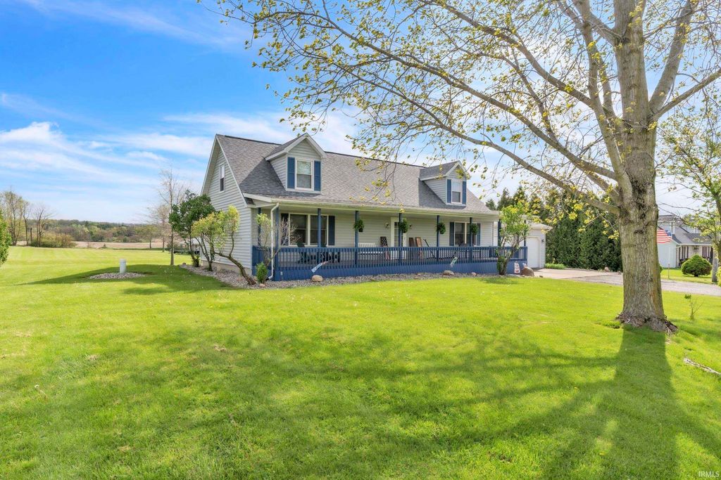Photo of 10922 E 1000 N, Kendallville, IN 46755 (MLS # 202616441)