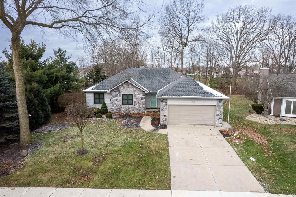 Photo of 10703 Oak Crossing Xing, Fort Wayne, IN 46845 (MLS # 202600538)