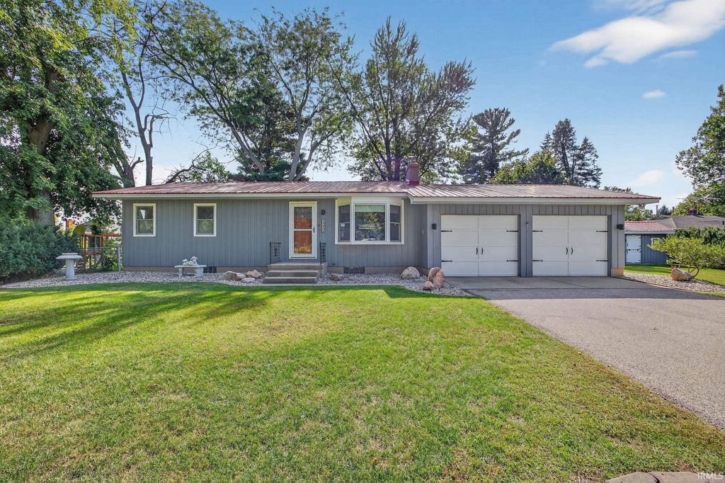 Photo of 22828 Greenleaf Boulevard, Elkhart, IN 46514 (MLS # 202539999)