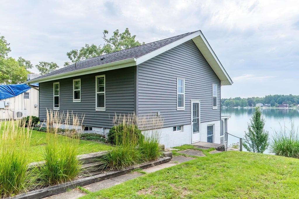 Photo of 5875 N 210 W, Howe, IN 46746 (MLS # 202636171)