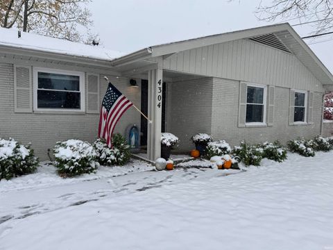 Photo of 4304 N Oakwood Avenue, Muncie, IN 47404 (MLS # 202545562)