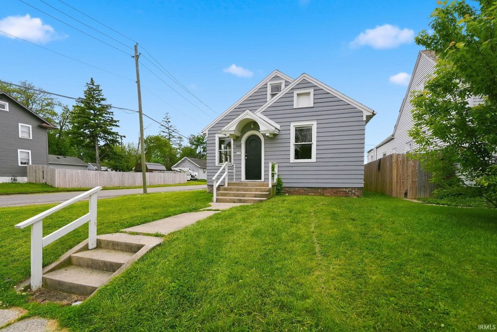 Photo of 3926 Avondale Drive, Fort Wayne, IN 46806 (MLS # 202620273)