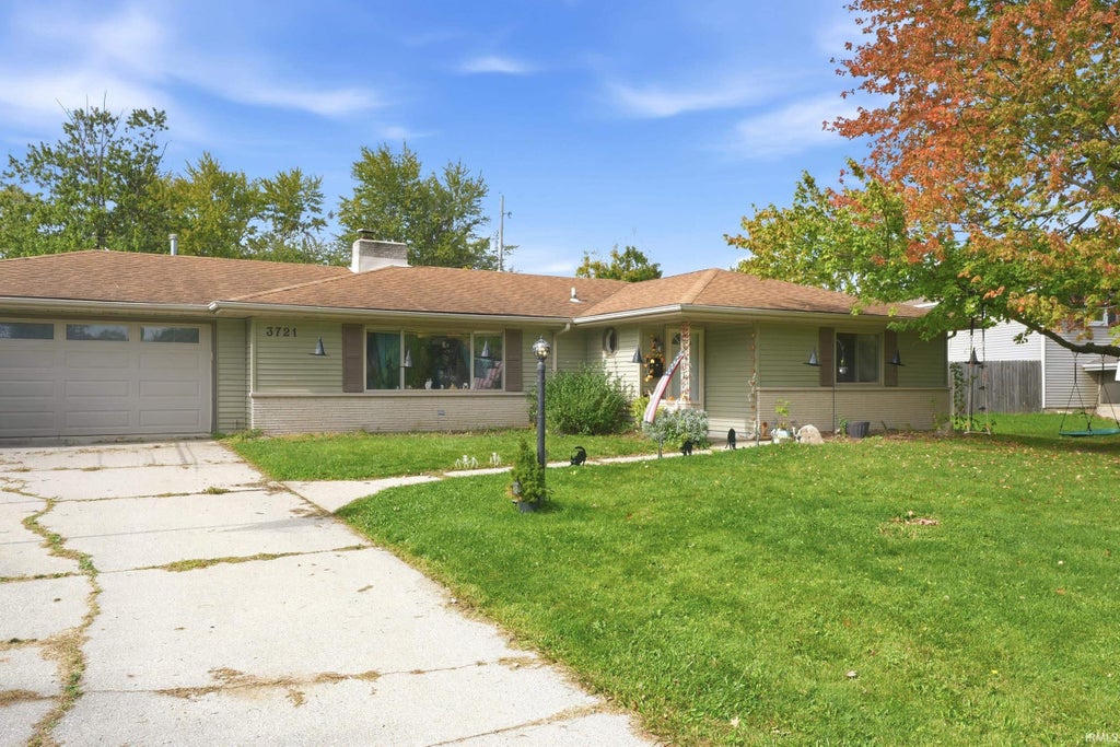 Photo of 3721 Courtwood Drive, Fort Wayne, IN 46815 (MLS # 202642965)