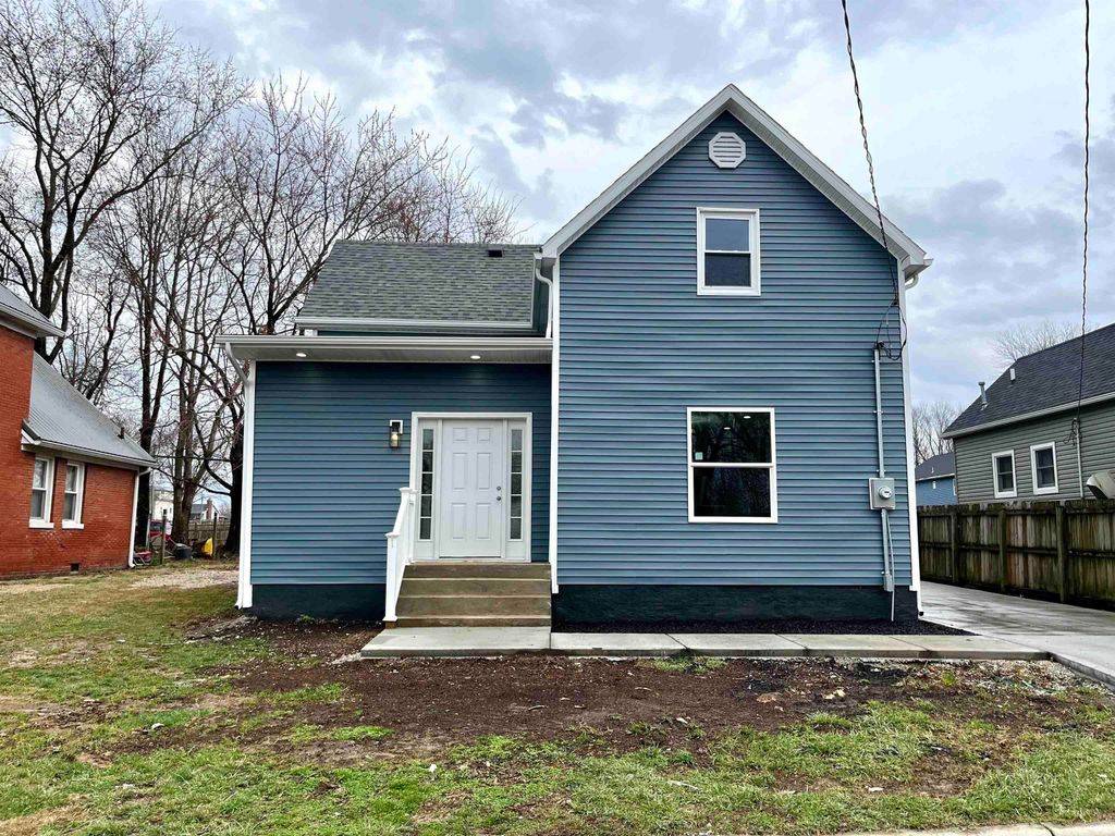 Photo of 915 Clay Street, Huntingburg, IN 47542 (MLS # 202607282)