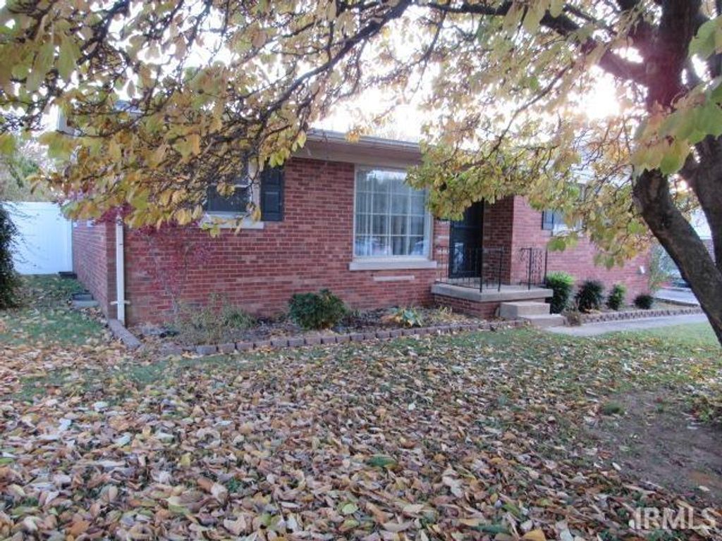 Photo of 348 Audubon Drive, Mount Vernon, IN 47620 (MLS # 202547104)