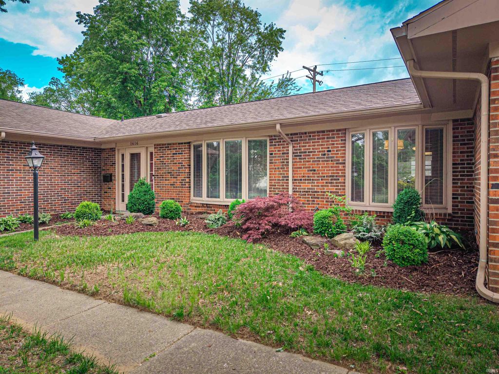 Photo of 1616 Burnett Lane, Vincennes, IN 47591 (MLS # 202616471)