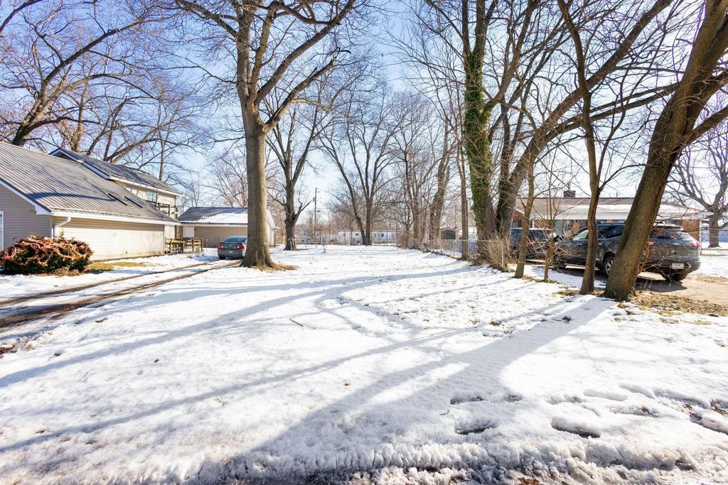 Photo of 1236 Waurika Street, Elkhart, IN 46516 (MLS # 202605113)