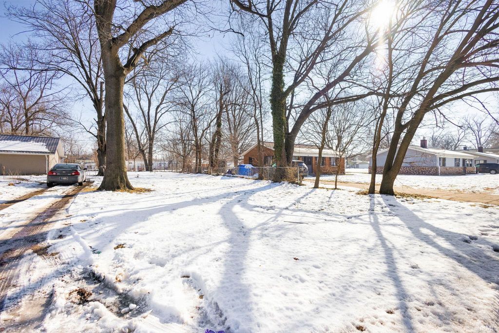 Photo of 1236 Waurika Street, Elkhart, IN 46516 (MLS # 202605113)