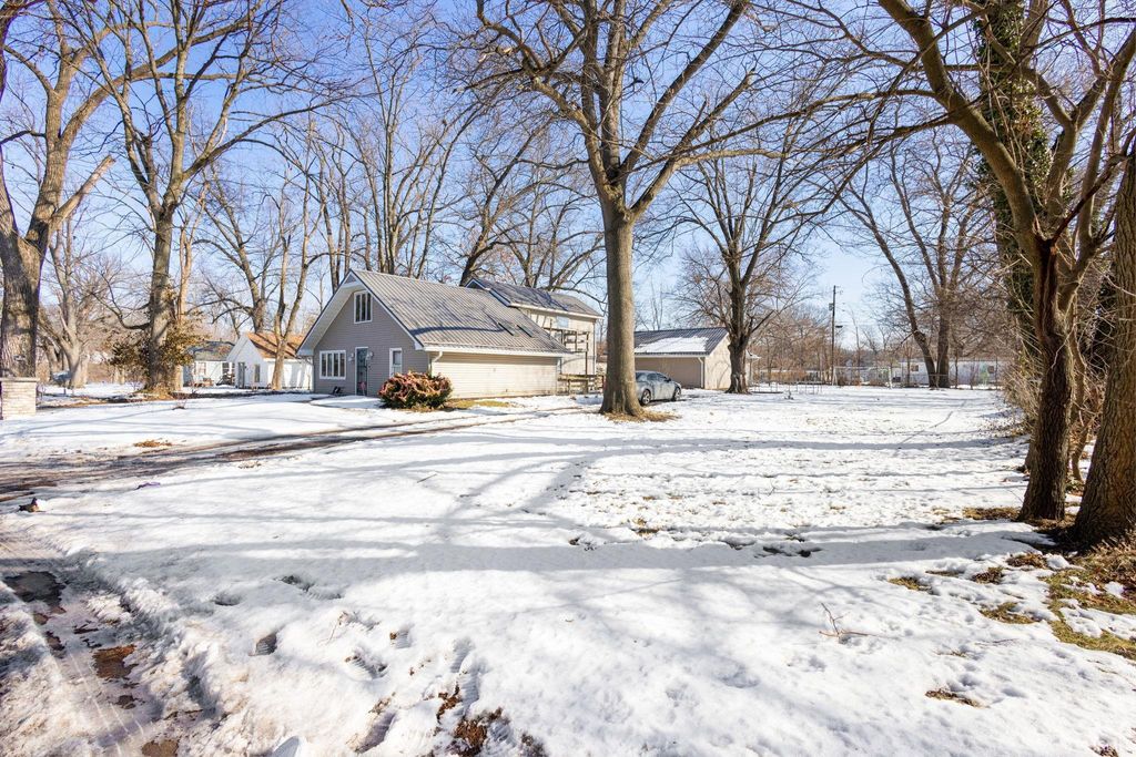 Photo of 1236 Waurika Street, Elkhart, IN 46516 (MLS # 202605113)